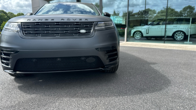 Land Rover Range Rover Velar 3.0 D300 MHEV Belgravia Edition Satin 5dr Auto Diesel Estate - Image 36